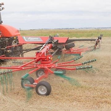 RASTRILLO MARCA KVERNELAND MODELO 9464 M - Imagen 1